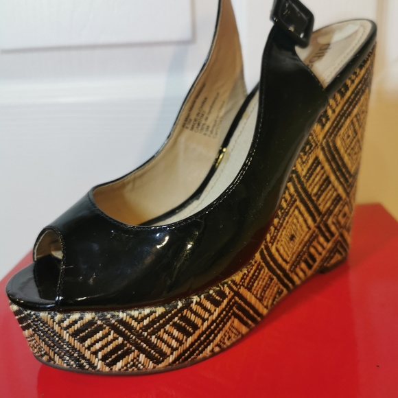 Lightly used size 8.5 wedge heels - Picture 6 of 6